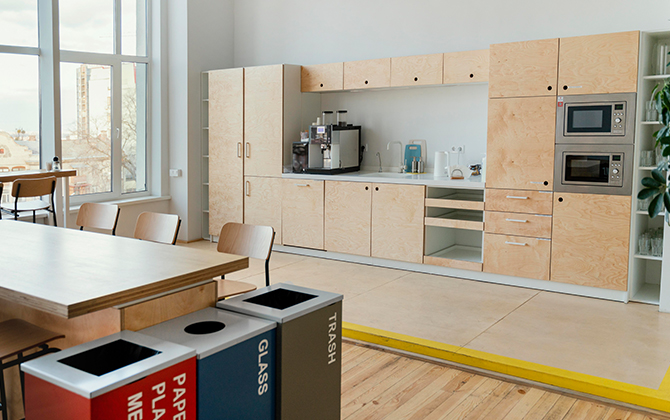 Cabinet solutions (kitchen cabinets, wardrobes, storage systems)